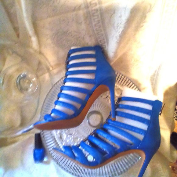💙Vince Camuto Troy Blue Leather Heels Size: 6.5. Never Worn - Picture 4 of 6